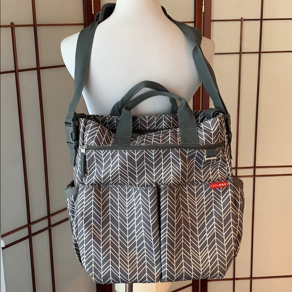 Skip Hop Handbags - Skip Hop Large Diaper Bag in EUC